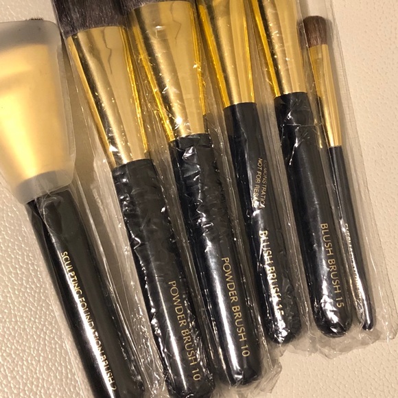 Estée Lauder brushes - Picture 2 of 4